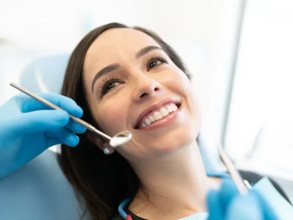 Fogkő eltávolítás és air flow fogtisztítás a Hollán Denttől