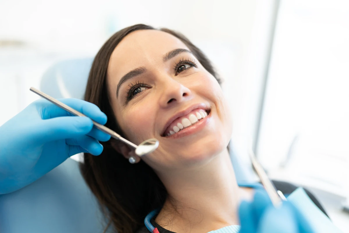 Fogkő eltávolítás és air flow fogtisztítás a Hollán Denttől