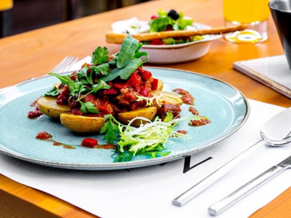 Veranda Grill & Wine Étteremben a'la carte étel és ital fogyasztás